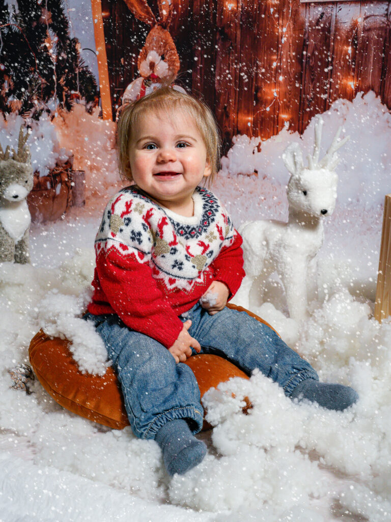 Photo petite fille pendant mini-séance de noël